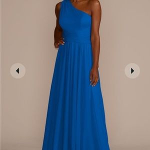 This is a brand new David’s Bridal dress, never worn, brand new! I